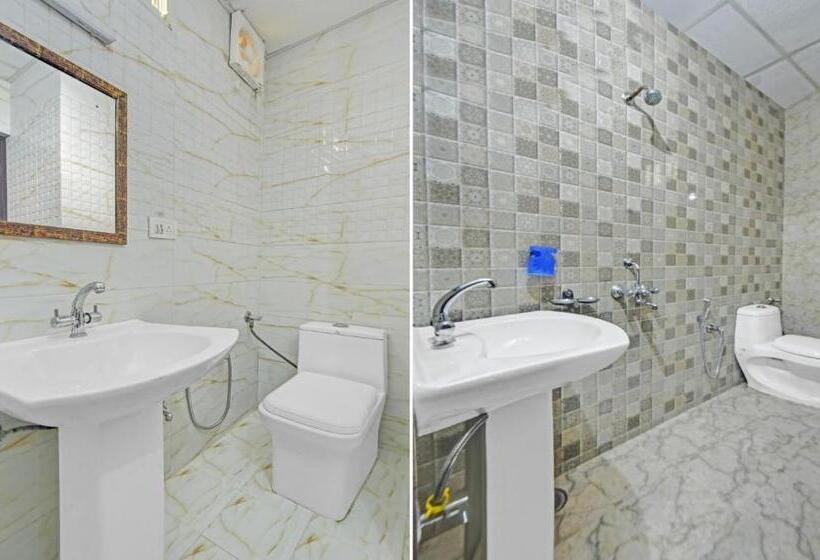 Quarto Deluxe, Fabhotel Krishna Heights