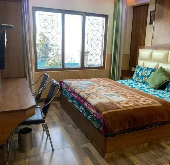 اتاق خانوادگی, Valley Crown B&b