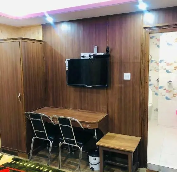 اتاق خانوادگی, Valley Crown B&b
