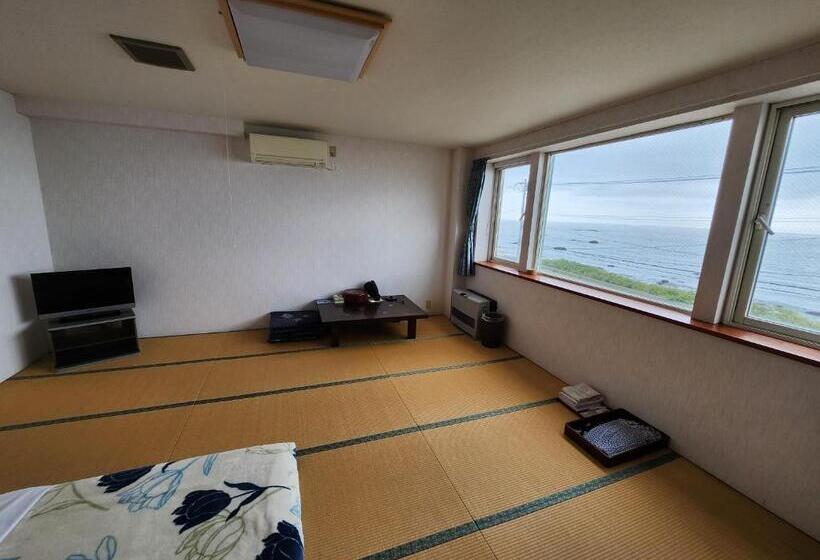 Chambre Standard, ニャー助のホテルん