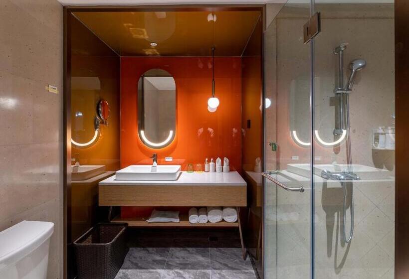 اتاق استاندارد با تخت بزرگ برای معلولان, Holiday Inn Chongqing Guanyinqiao, An Ihg