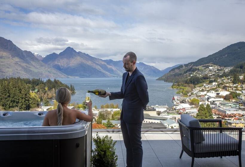 سوییت, The Carlin Boutique