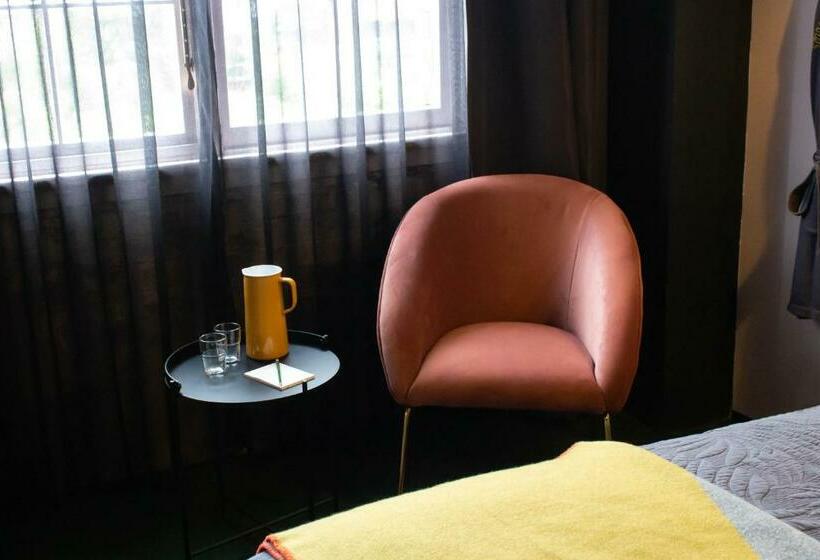 מיטת קינג בסוויטה, The Intrepid