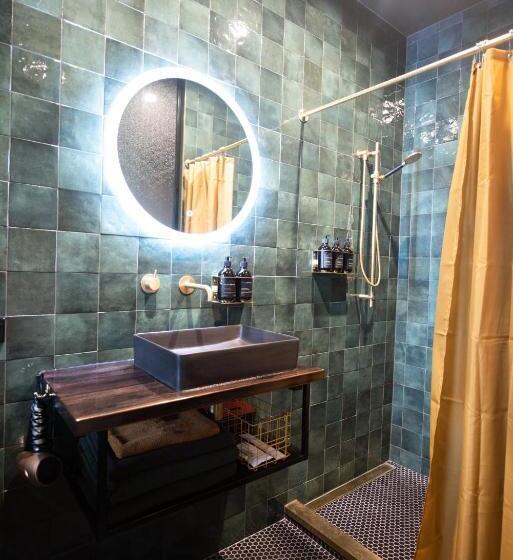 סוויטת סופריור, The Intrepid