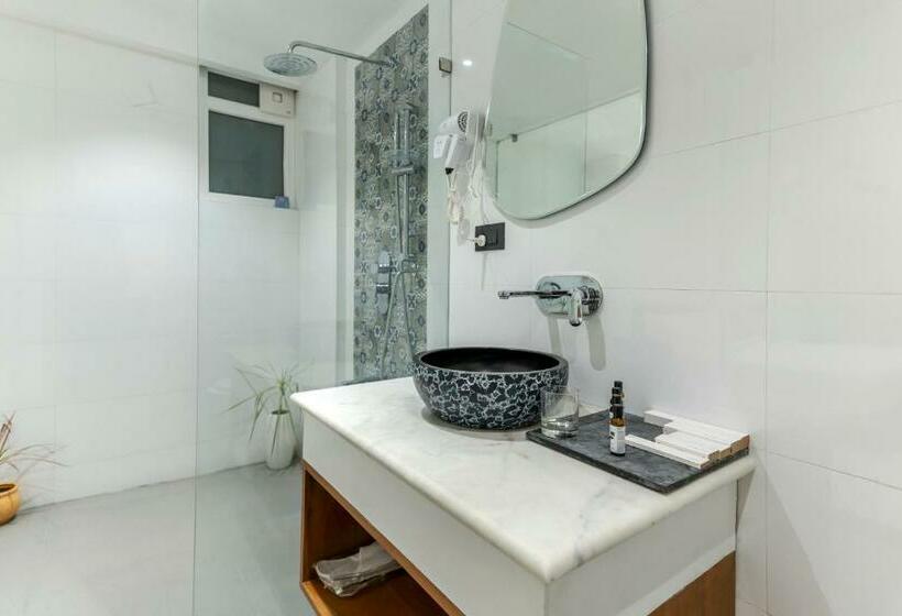 Superior room with lake view, Moustache Udaipur Luxuria