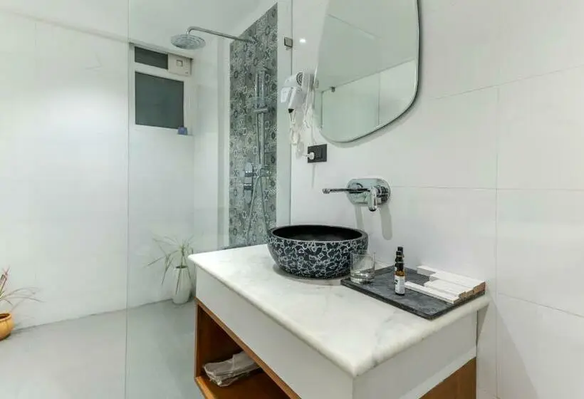 Superior room with lake view, Moustache Udaipur Luxuria