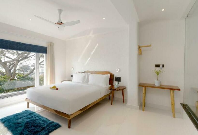 Superior room with lake view, Moustache Udaipur Luxuria