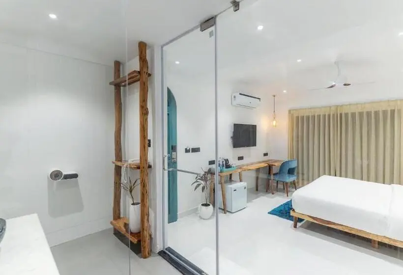 Superior room with lake view, Moustache Udaipur Luxuria