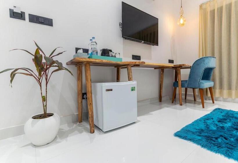 Superior room with lake view, Moustache Udaipur Luxuria