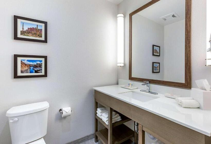 스위트, Comfort Suites Scottsdale Talking Stick Entertainment District