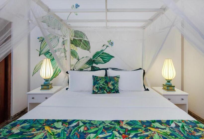 غرفة قياسية مطلّة علي حمام السباحة, Green Escape Unawatuna