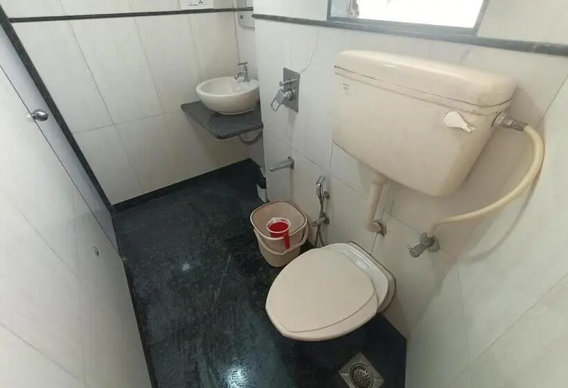 デラックスルーム, Regal Inn Andheri   Nearest Mumbai Airport T1