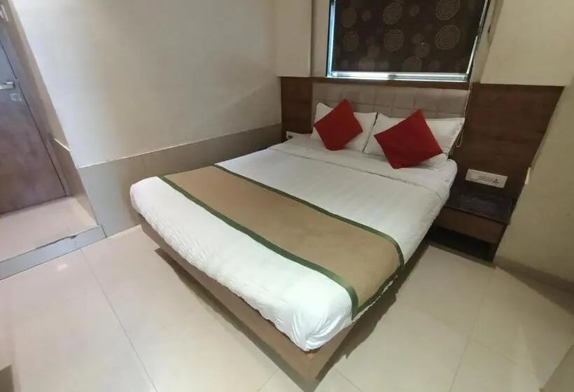 デラックスルーム, Regal Inn Andheri   Nearest Mumbai Airport T1