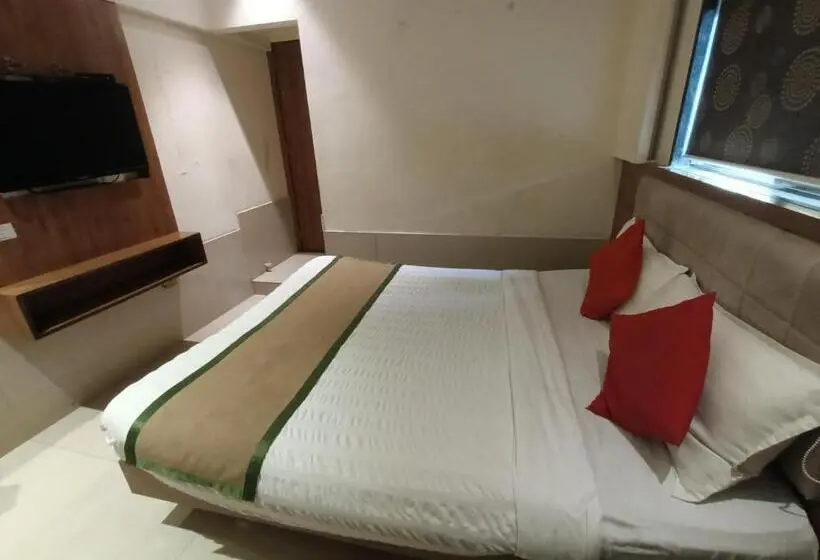デラックスルーム, Regal Inn Andheri   Nearest Mumbai Airport T1