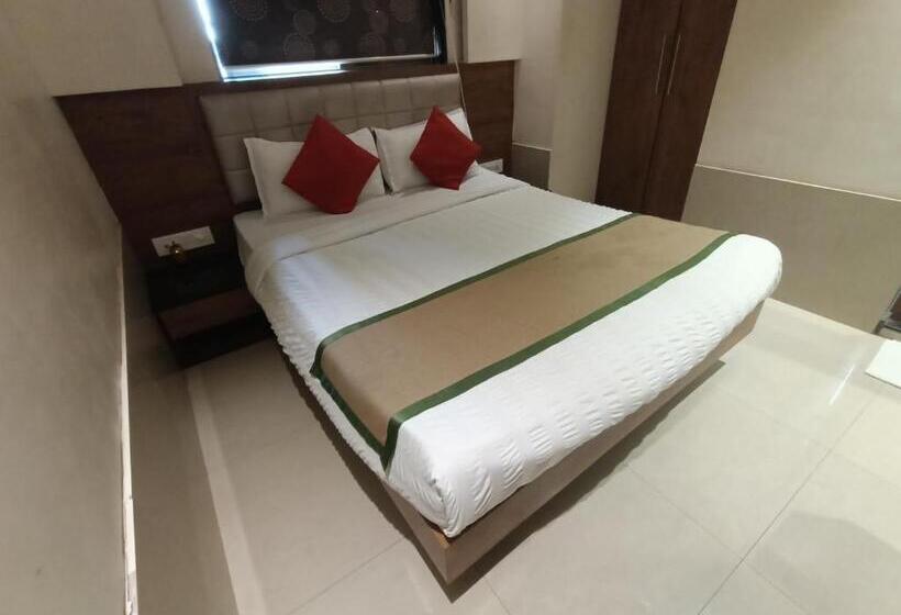 חדר דלוקס, Regal Inn Andheri   Nearest Mumbai Airport T1