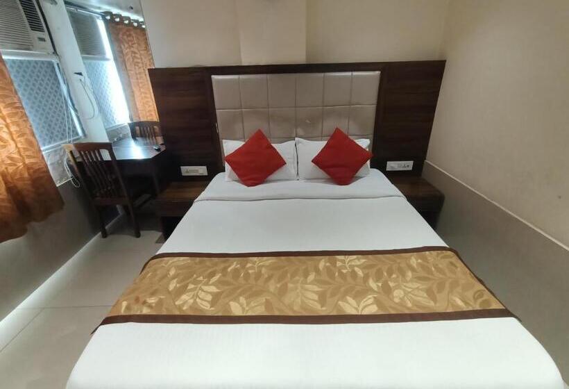 اتاق لوکس, Regal Inn Andheri   Nearest Mumbai Airport T1