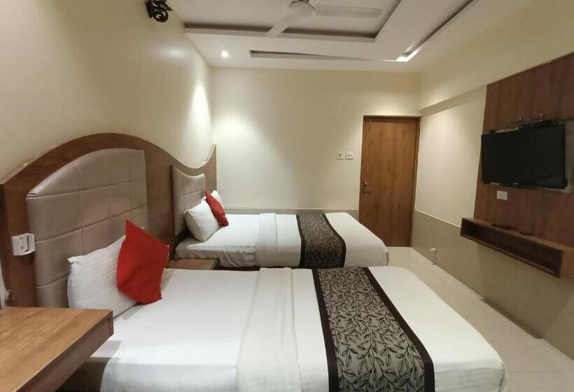 اتاق سوپریور سه تخته, Regal Inn Andheri   Nearest Mumbai Airport T1