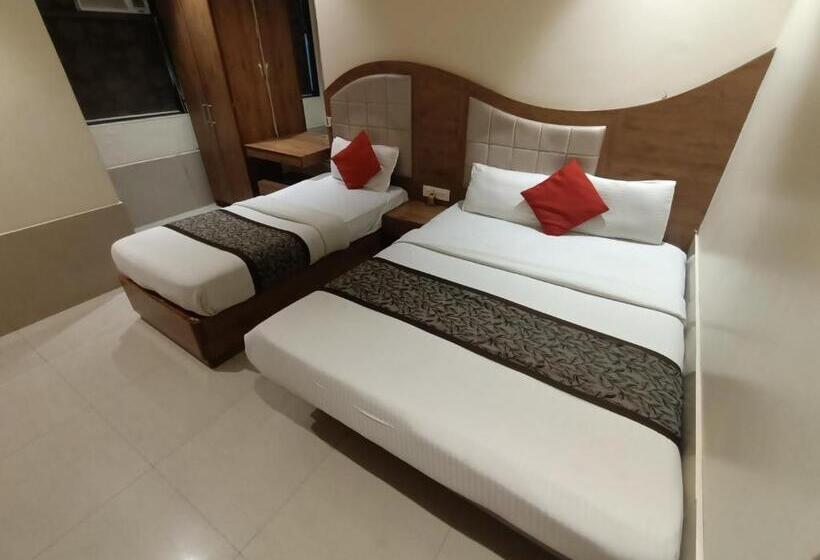 חדר סופריור לשלושה, Regal Inn Andheri   Nearest Mumbai Airport T1