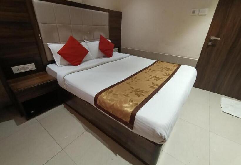 חדר דלוקס, Regal Inn Andheri   Nearest Mumbai Airport T1