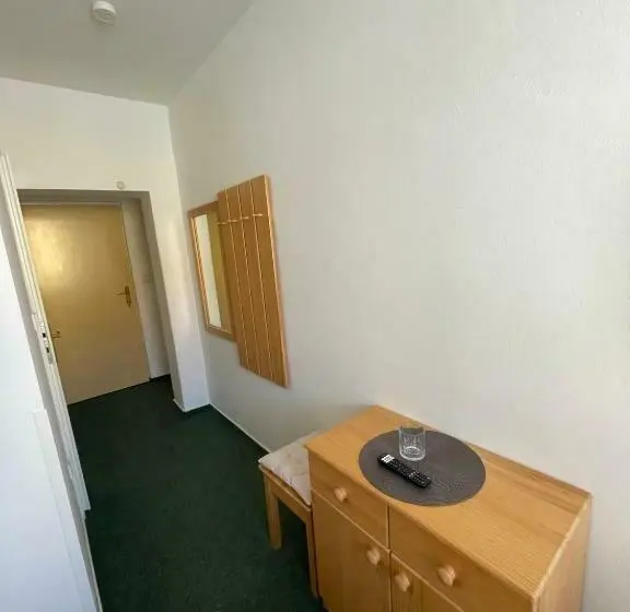 Standard Yhden Hengen Huone, Penzion Ječmínek