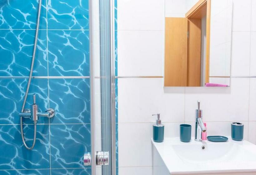 اتاق خانوادگی, Urban Apart