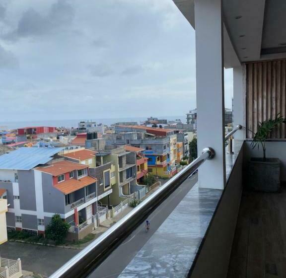 اتاق خانوادگی, Urban Apart