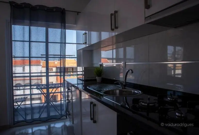 اتاق خانوادگی, Urban Apart
