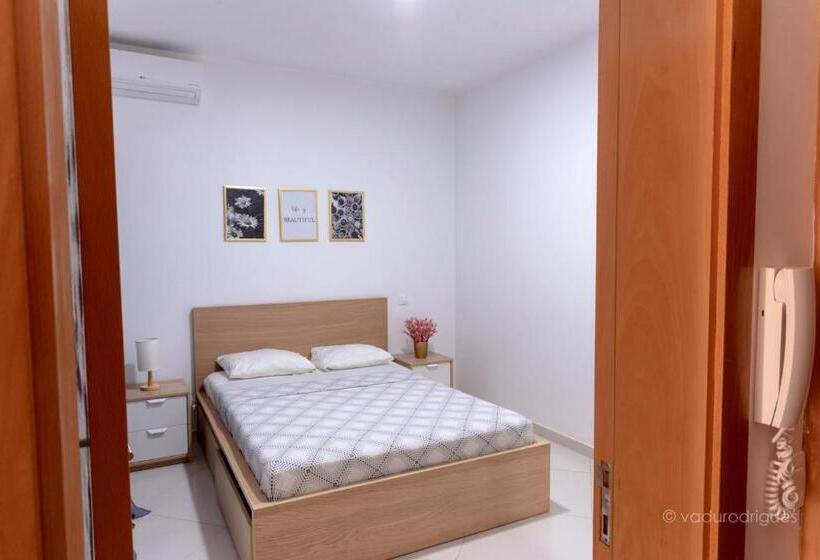 اتاق خانوادگی, Urban Apart