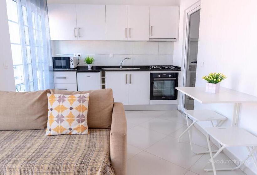 اتاق خانوادگی, Urban Apart