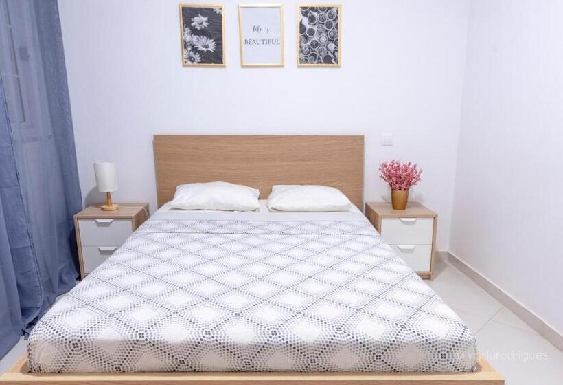 اتاق خانوادگی, Urban Apart