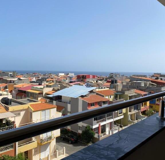 اتاق خانوادگی, Urban Apart