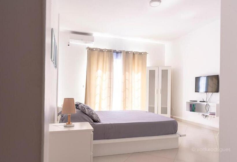 استودیوی استاندارد, Urban Apart