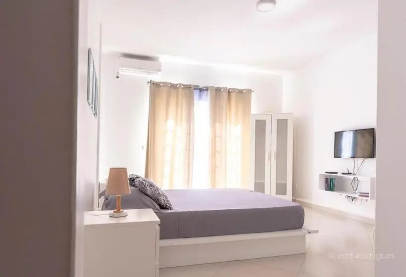 استودیوی استاندارد, Urban Apart
