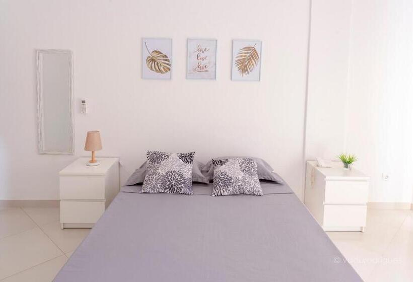 استودیوی استاندارد, Urban Apart