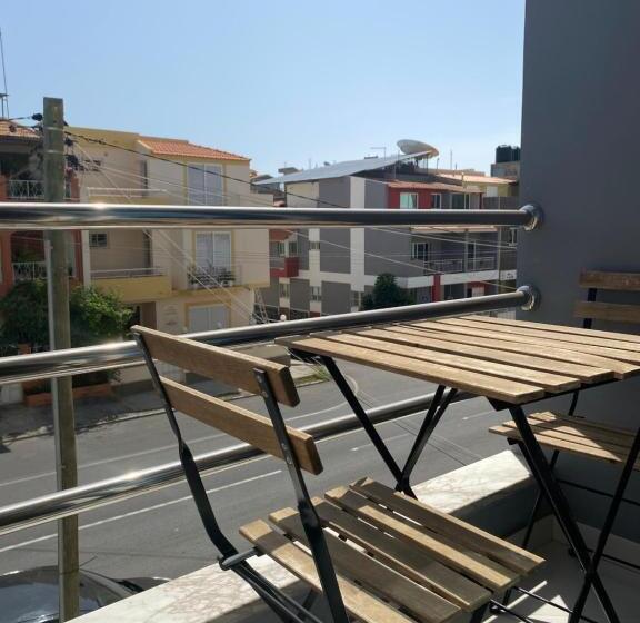 اتاق خانوادگی, Urban Apart