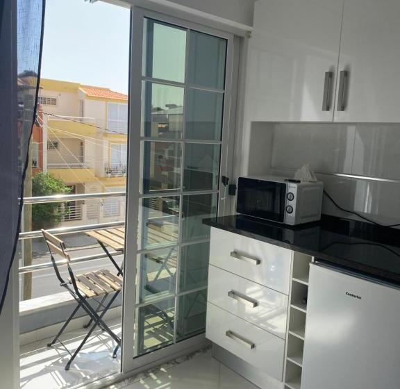 اتاق خانوادگی, Urban Apart