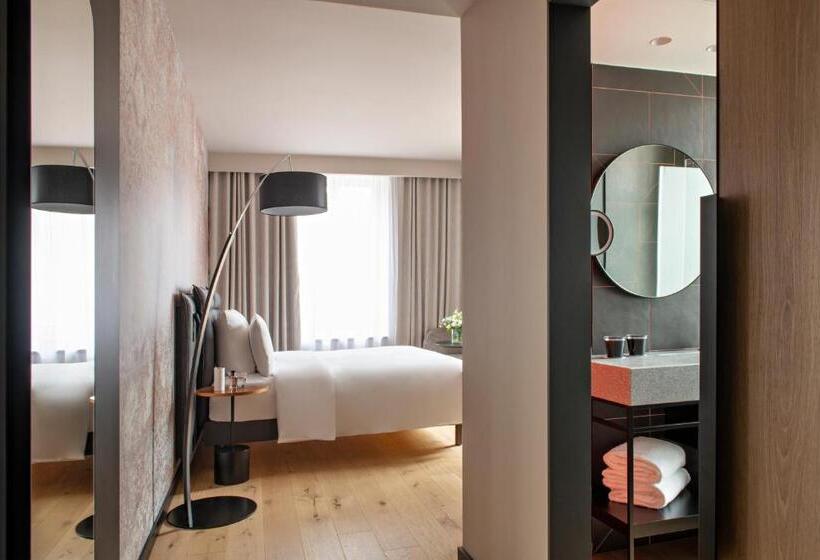 デラックスルーム, Leonor The Place To Live