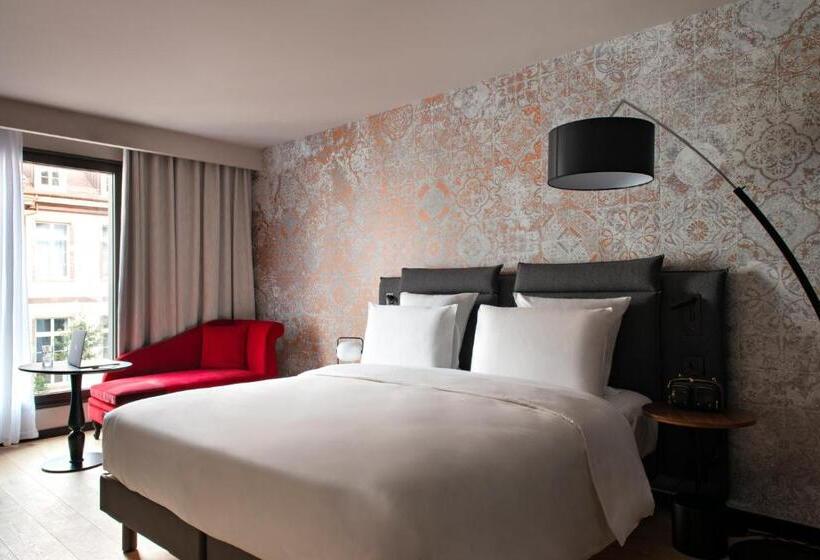 デラックスルーム, Leonor The Place To Live