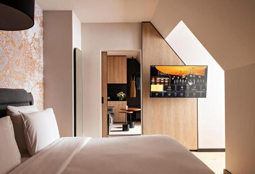 ジュニアスイート, Leonor The Place To Live