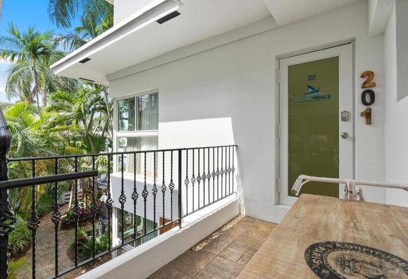 高级套房带海景, Isle Of Venice Residence And Marina