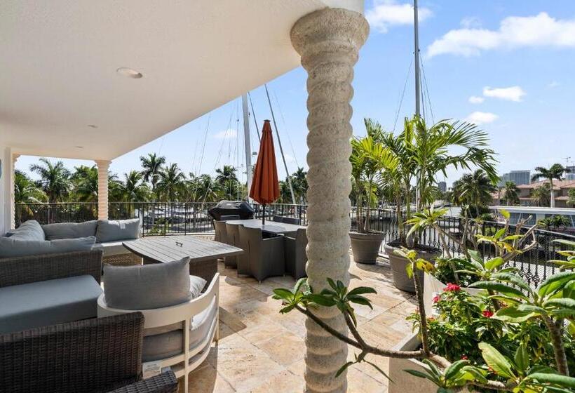 高级套房带海景, Isle Of Venice Residence And Marina