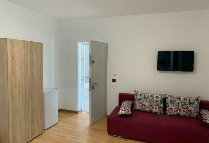 חדר בסיסי לשלושה, Casa Roa