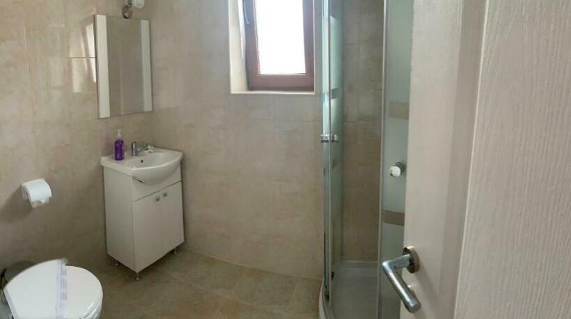 اتاق ساده سه‌ نفره, Casa Roa