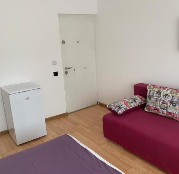 חדר קלאסי לשלושה, Casa Roa