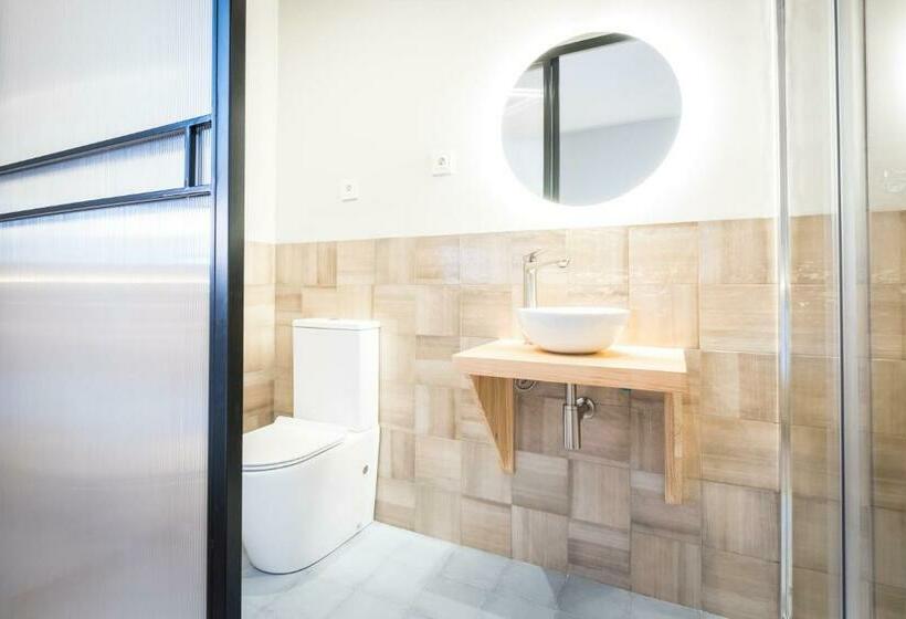 اتاق استاندارد چهارنفره با بالکن, Olblanc Plaza De España By Batuecas