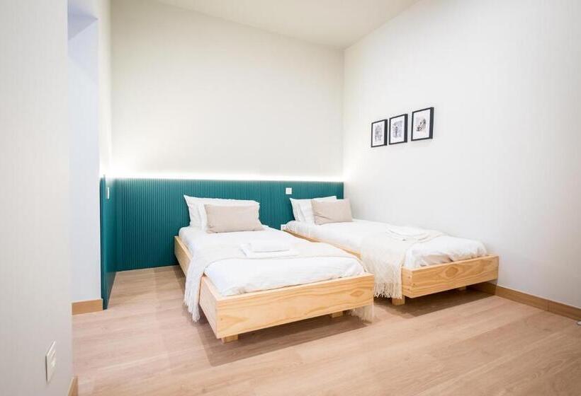 اتاق استاندارد چهارنفره با بالکن, Olblanc Plaza De España By Batuecas