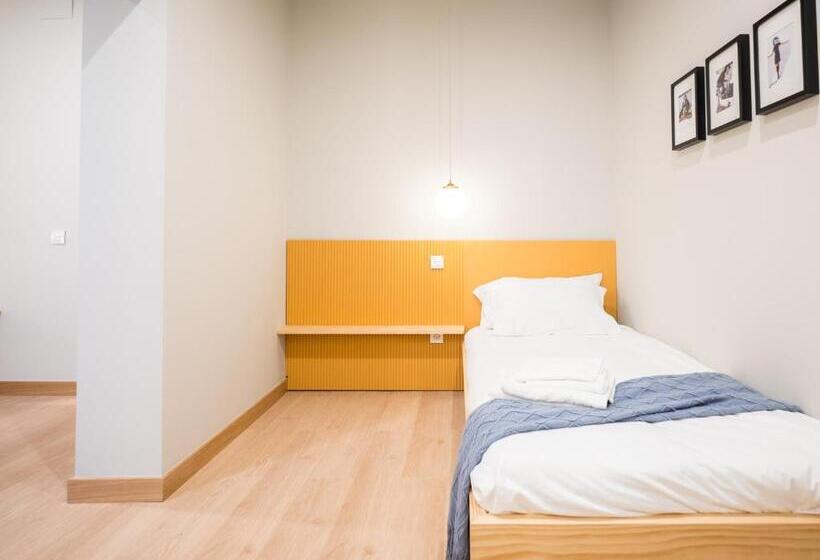 Economy Triple Room, Olblanc Plaza De España By Batuecas