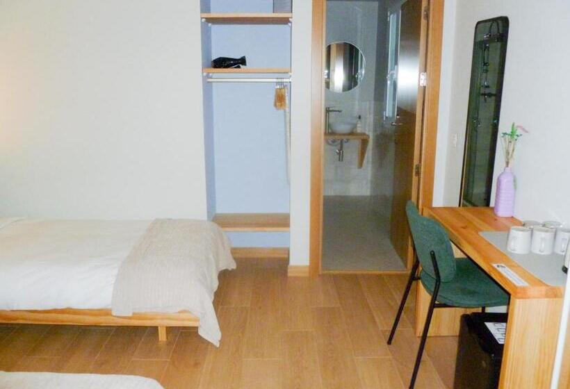 اتاق استاندارد چهار تخته, Olblanc Plaza De España By Batuecas