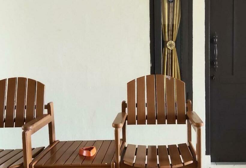 デラックスルーム, Penginapan Karanglaut Santolo