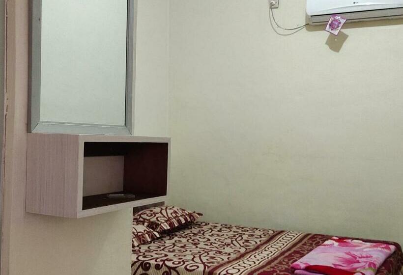 デラックスルーム, Penginapan Karanglaut Santolo